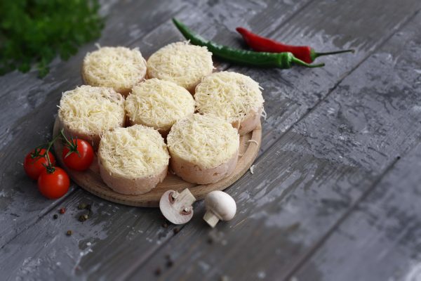 Куряче карне з грибами та сиром