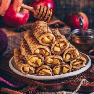 Млинці з карамелізованим яблуком