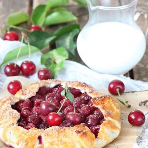 галета (пиріг, кіш) з сиром та вишнею